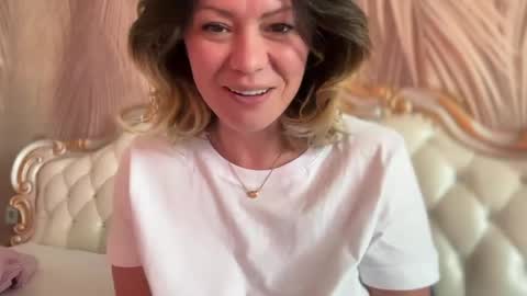 KiraDivine online show from April 22, 12:45 pm