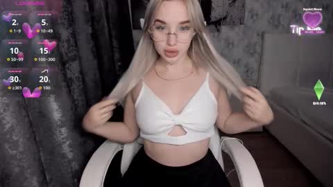 kirakrox online show from September 19, 8:45 pm