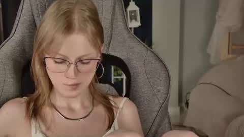 Kira online show from July 25, 2:53 am