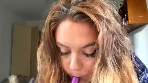 kiraslut981151 online show from March 5, 3:10 pm