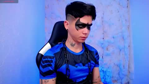 kiss_whitee online show from October 31, 2:39 pm