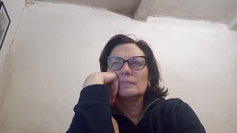 kissandvibe online show from April 8, 6:55 pm