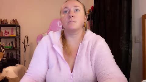 kissica online show from January 7, 5:29 pm