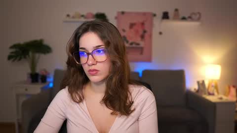 Sisi online show from February 4, 2:21 pm