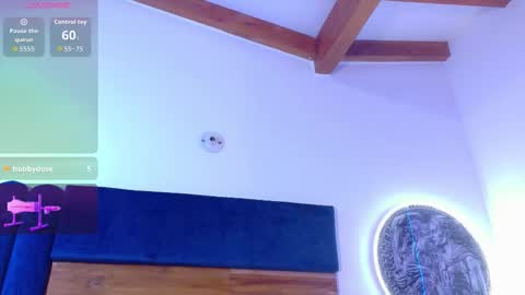 Kissing Company online show from December 18, 8:20 am