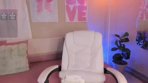 Call me Nicolle online show from November 24, 7:45 pm