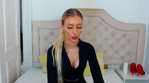 Snapshot of kissnatalie chatting on October 23, 9:00 am Natalie online show from October 23, 9:00 am