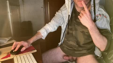 kissofbanned1983 online show from April 6, 9:32 am