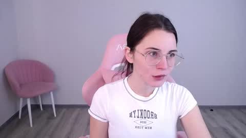 Snapshot of kisulya_meow246 chatting on October 22, 5:21 am Vikki Rose online show from October 22, 5:21 am
