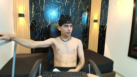 kitsune_44 online show from April 7, 7:49 pm