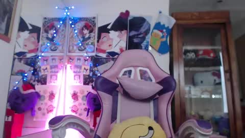 Snapshot of kitsunearineko chatting on December 7, 8:55 pm Ari Keimiwrights  online show from December 7, 8:55 pm