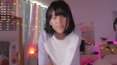 Snapshot of kittenmoon_ chatting on December 6, 11:50 am      online show from December 6, 11:50 am