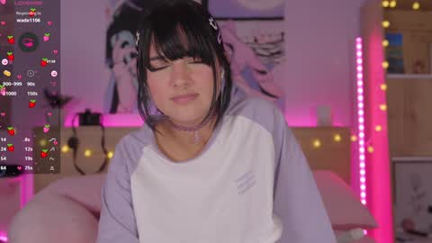 Snapshot of kittenmoon_ chatting on December 6, 2:55 pm      online show from December 6, 2:55 pm
