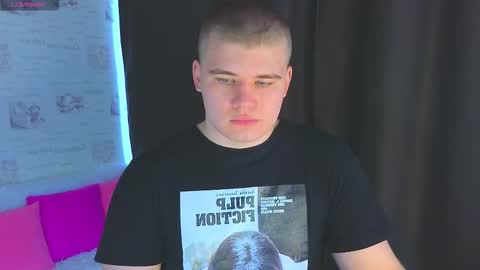 Snapshot of kittenmur chatting on October 14, 5:21 am Vlad online show from October 14, 5:21 am