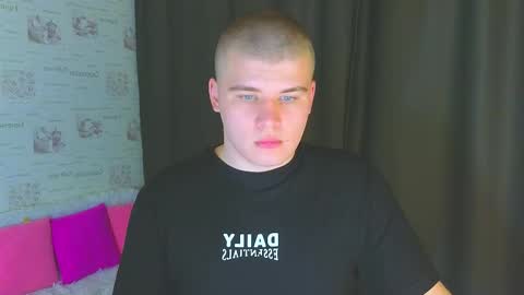 Snapshot of kittenmur chatting on October 2, 10:08 pm Vlad online show from October 2, 10:08 pm