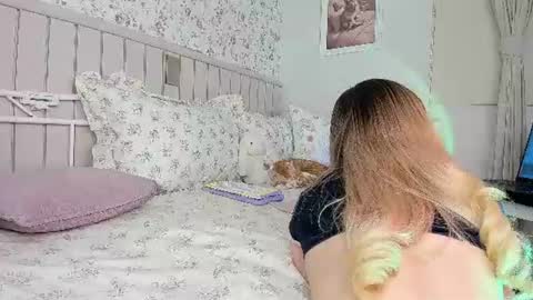 sophie online show from July 26, 7:11 pm