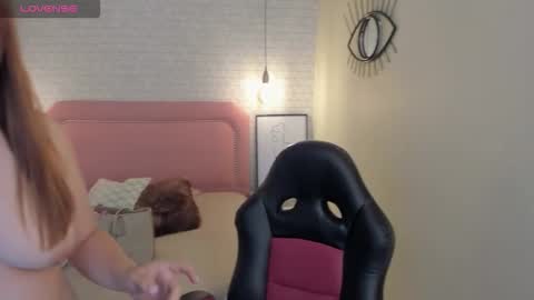  K I T T  Y  online show from October 20, 12:10 pm