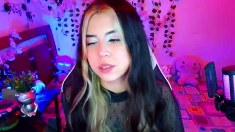 Kittyuwu  online show from February 20, 3:17 am