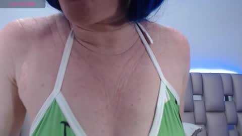 kittywhiteass online show from January 10, 9:48 am