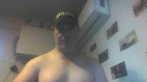 kiwiguy19773 online show from May 10, 3:57 am