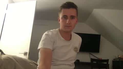 kiwiii661088 online show from April 30, 12:04 am