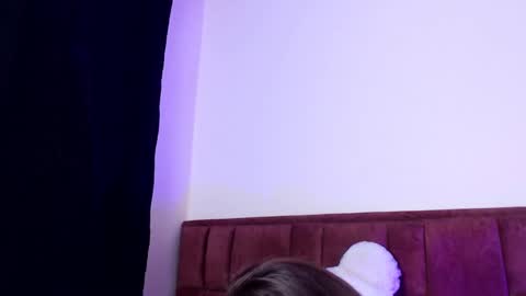 Snapshot of kloe_28 chatting on February 19, 8:01 am Kloe online show from February 19, 8:01 am