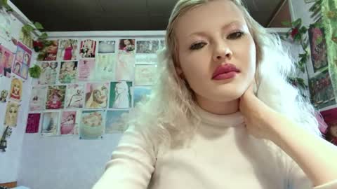 kourtneykosmicki online show from April 28, 2:43 pm