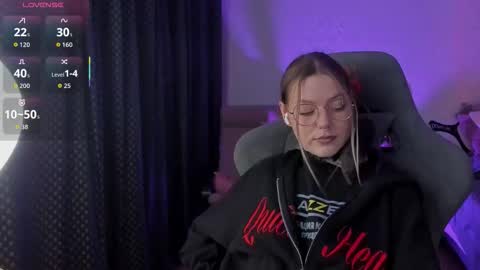 Jess online show from November 18, 1:58 pm