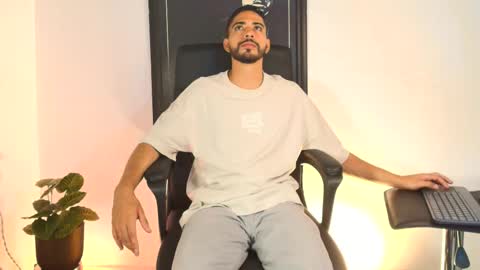 kratoswolf online show from June 5, 3:39 pm