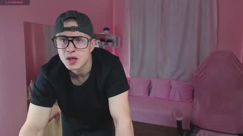 kris_braun online show from March 5, 5:16 am