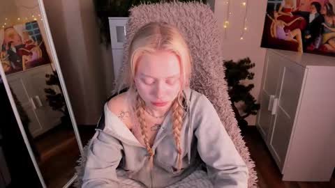 kris_grant online show from December 4, 10:37 am