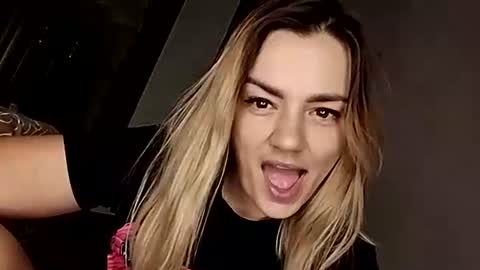 Snapshot of krisssexi chatting on September 11, 6:53 pm KrissSexi online show from September 11, 6:53 pm