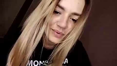 Snapshot of krisssexi chatting on September 15, 9:22 am KrissSexi online show from September 15, 9:22 am