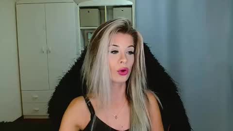 KristineAmore online show from November 28, 8:10 am