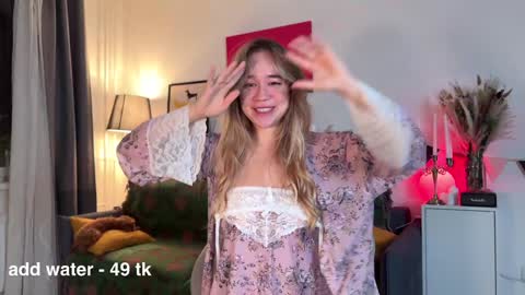 Snapshot of kristyspiritedaway chatting on December 11, 9:23 pm Kristy Nip slip shady  Best model on CB  online show from December 11, 9:23 pm