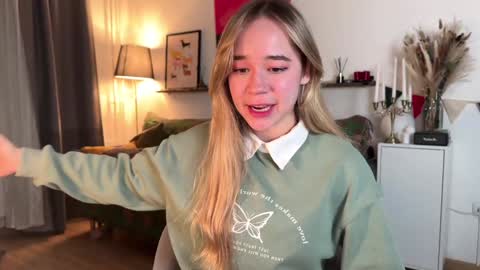 Snapshot of kristyspiritedaway chatting on December 21, 8:10 pm Kristy Nip slip shady  Best model on CB  online show from December 21, 8:10 pm