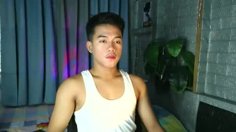 kritthanarkorn online show from May 17, 4:11 am