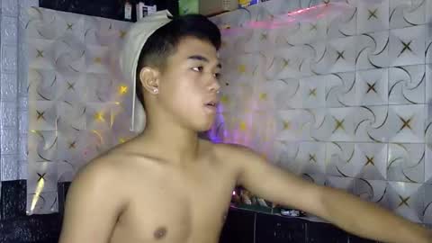 kritthanarkorn online show from March 11, 8:45 pm