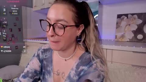 Kruela GTM3Tue Wed Thu Fri Sun 0400 am-1030pm online show from November 9, 2:26 am