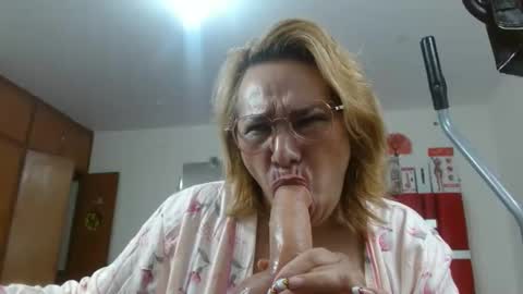 KRYSTAL THOMSON online show from October 10, 6:36 pm