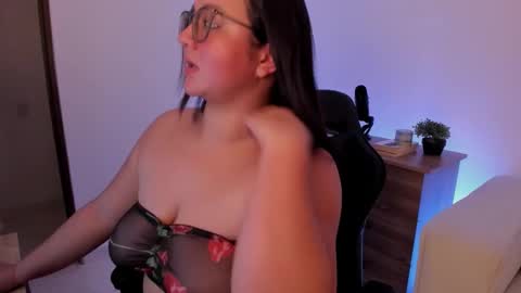 Kyleigh online show from December 4, 10:42 pm