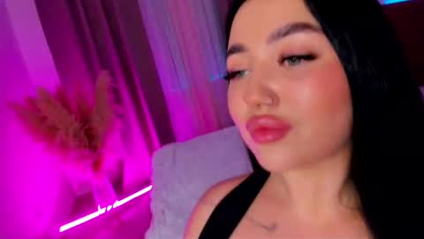 Snapshot of kylie_lips chatting on February 18, 3:52 pm Kylie Lips online show from February 18, 3:52 pm