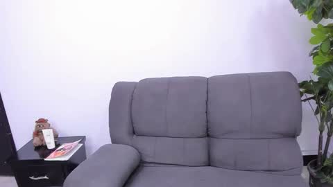 kylie online show from April 21, 9:44 pm