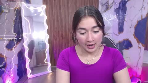 kylie_tay1 online show from March 4, 9:23 pm