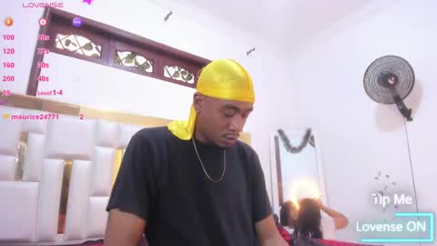 Snapshot of kylieandjhonny chatting on December 24, 1:17 pm Kaylie And Jhony online show from December 24, 1:17 pm