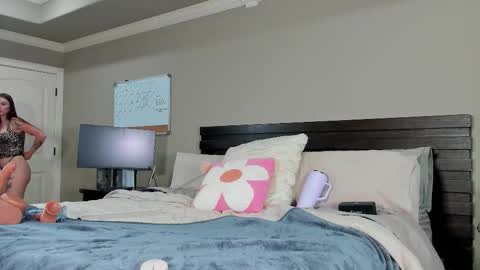 Kylie online show from March 25, 3:08 pm