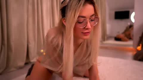 Kylie online show from April 23, 8:21 pm