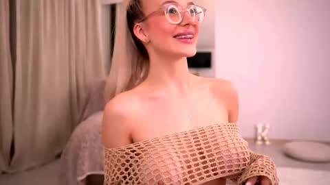 Kylie online show from February 6, 10:45 pm