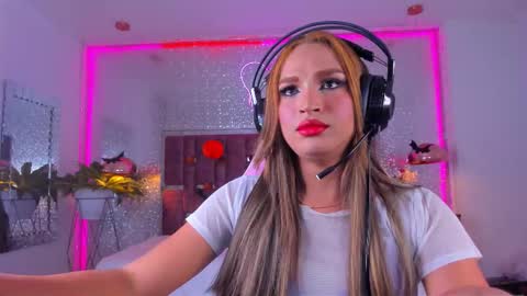 Snapshot of kylievictoria_ chatting on October 23, 5:53 am Kylie online show from October 23, 5:53 am