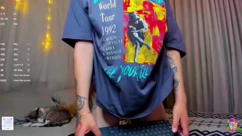 Snapshot of la_briela chatting on December 14, 2:33 am    Help me reach 50 likes online show from December 14, 2:33 am